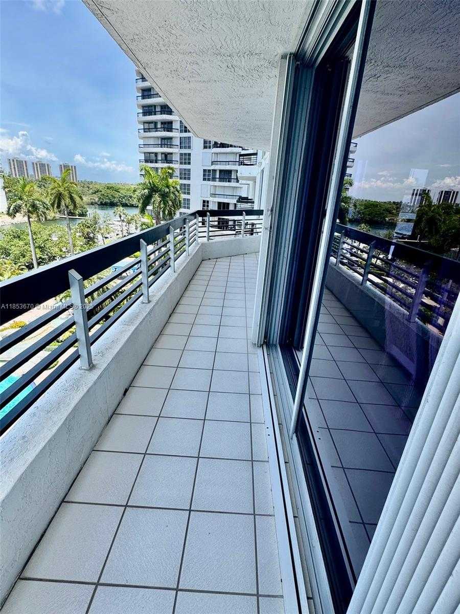 Small Image of 3530 MYSTIC POINTE DR #601, Aventura Number 25