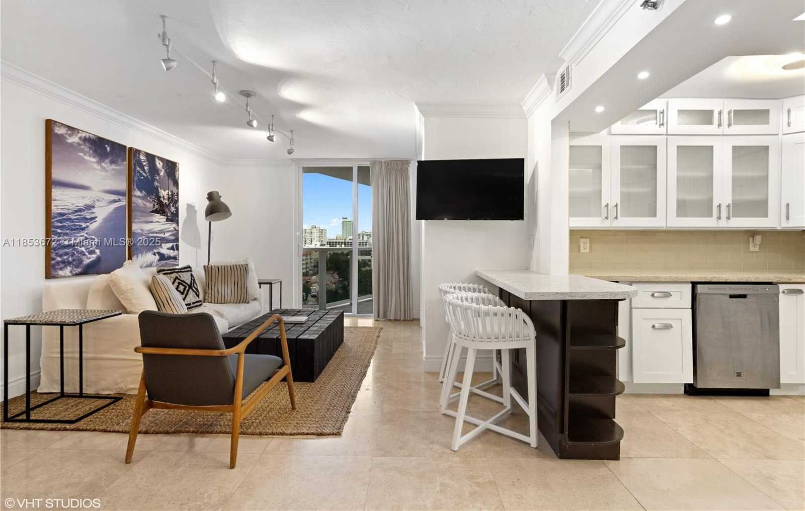 Small Image of 2401 COLLINS AVE #909, Miami Beach Number 2