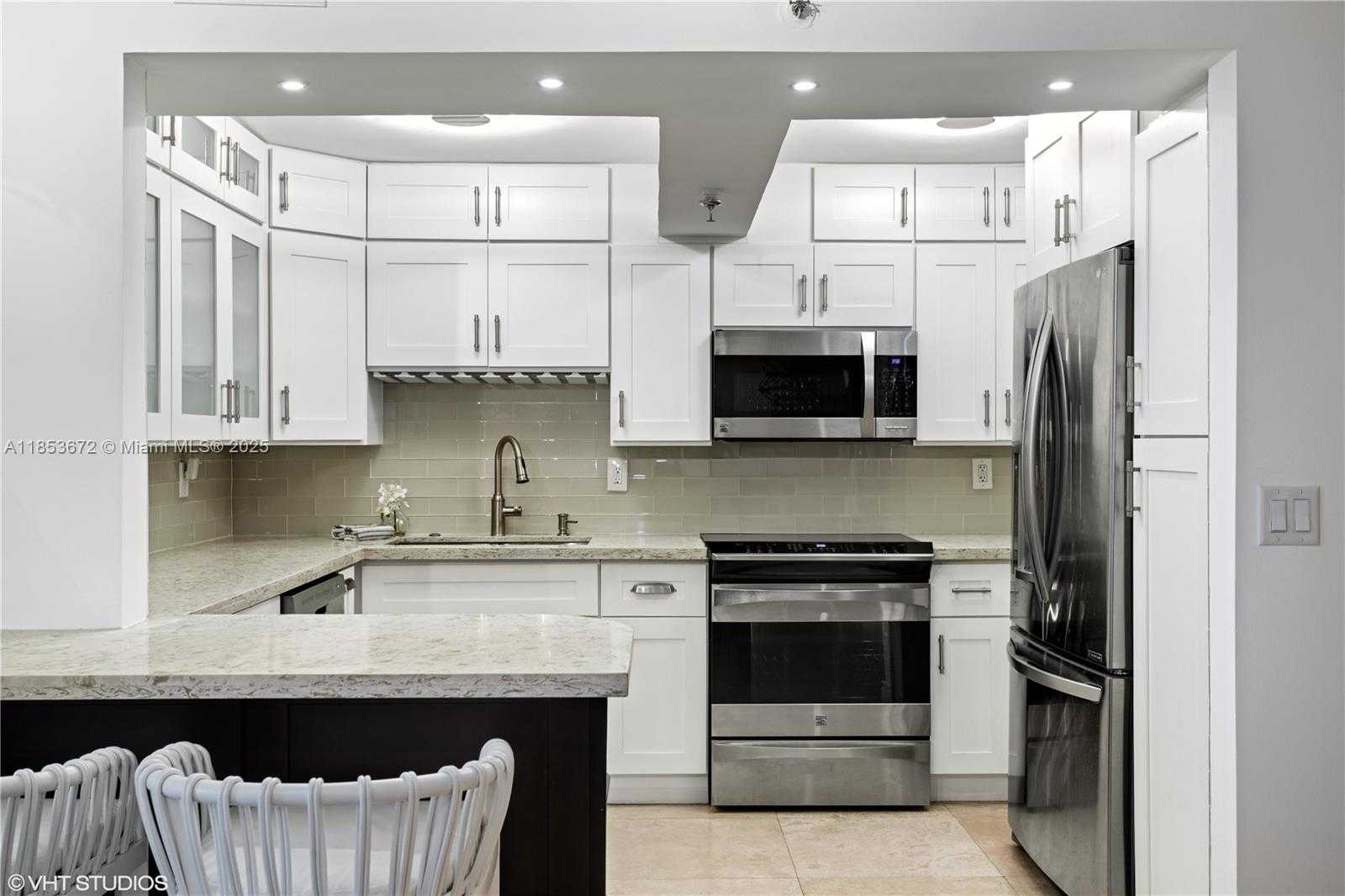 Small Image of 2401 COLLINS AVE #909, Miami Beach Number 3