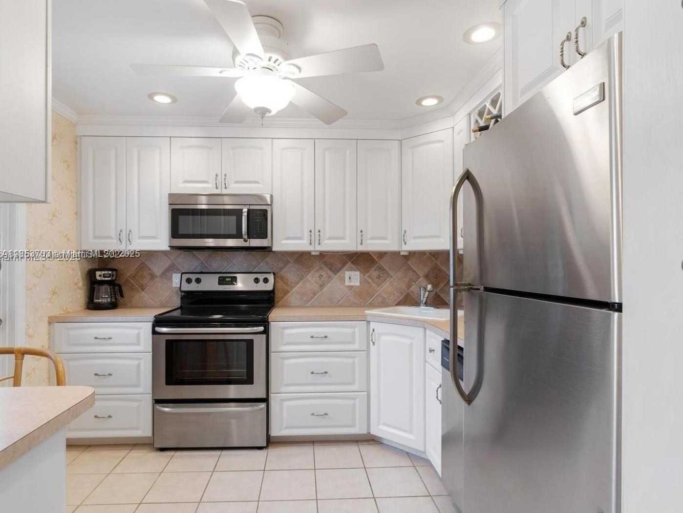 Small Image of 1501 SOUTH OCEAN BLVD #211, Lauderdale By The Sea Number 6