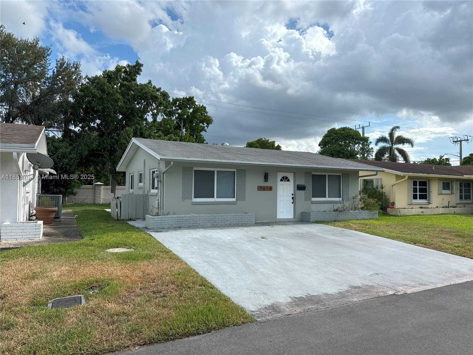 Small Image of 7014 NORTH WEST 57TH CT #7014, Tamarac Number 5