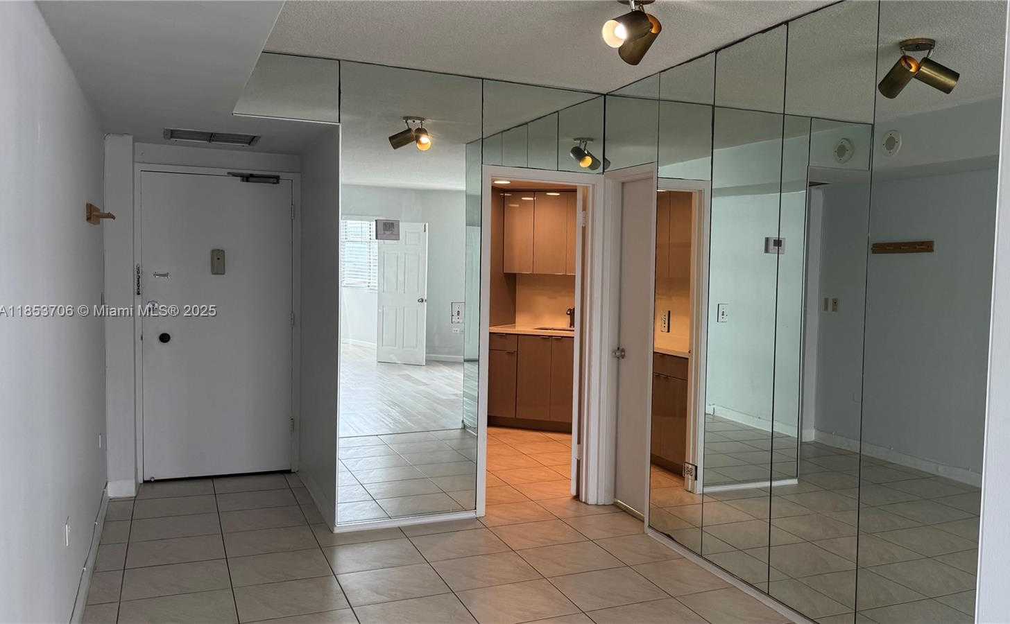 Small Image of 905 BRICKELL BAY DR #1631, Miami Number 14