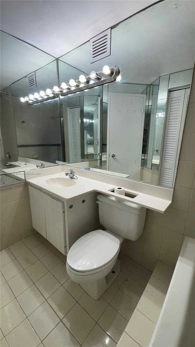 Small Image of 905 BRICKELL BAY DR #1631, Miami Number 16