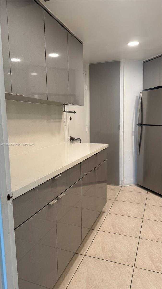 Small Image of 905 BRICKELL BAY DR #1631, Miami Number 18