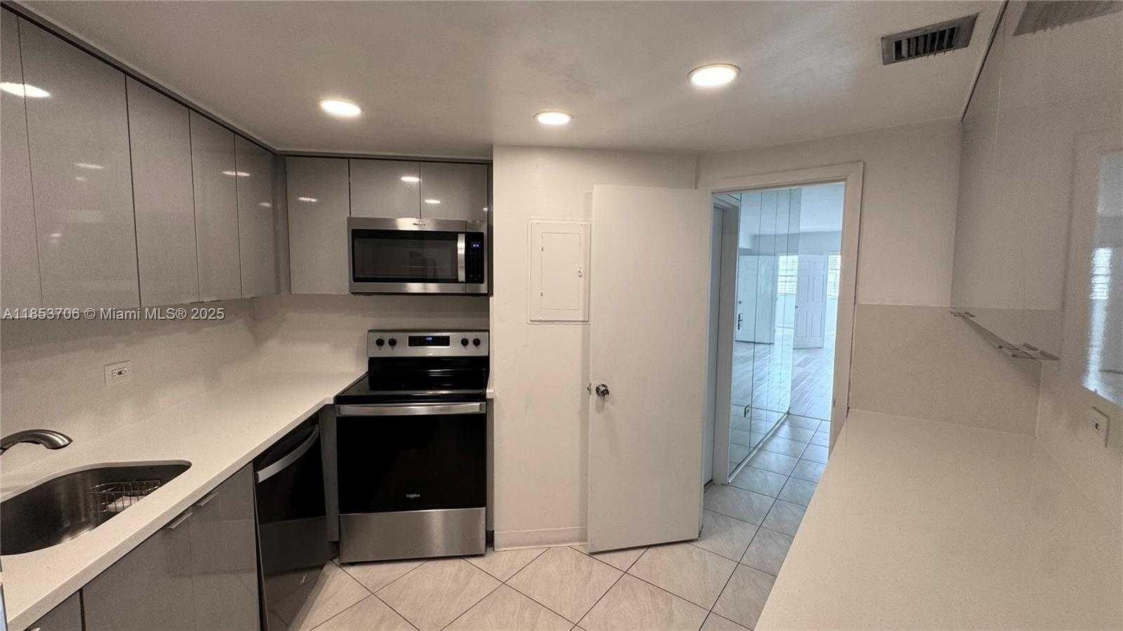 Small Image of 905 BRICKELL BAY DR #1631, Miami Number 20