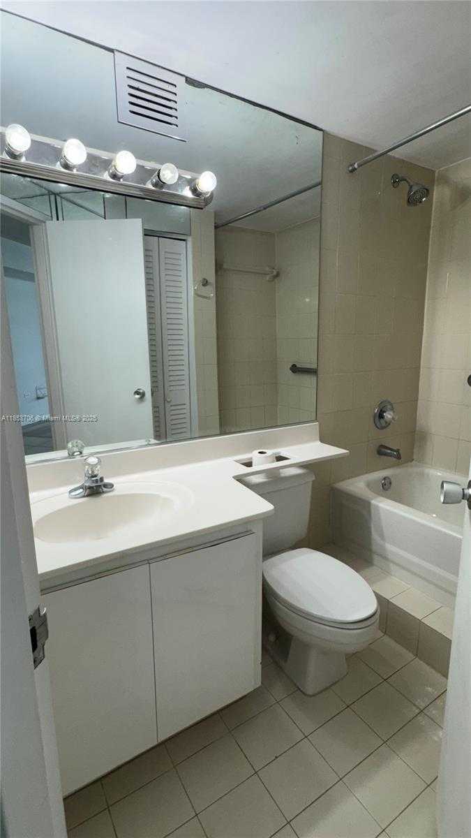 Small Image of 905 BRICKELL BAY DR #1631, Miami Number 21