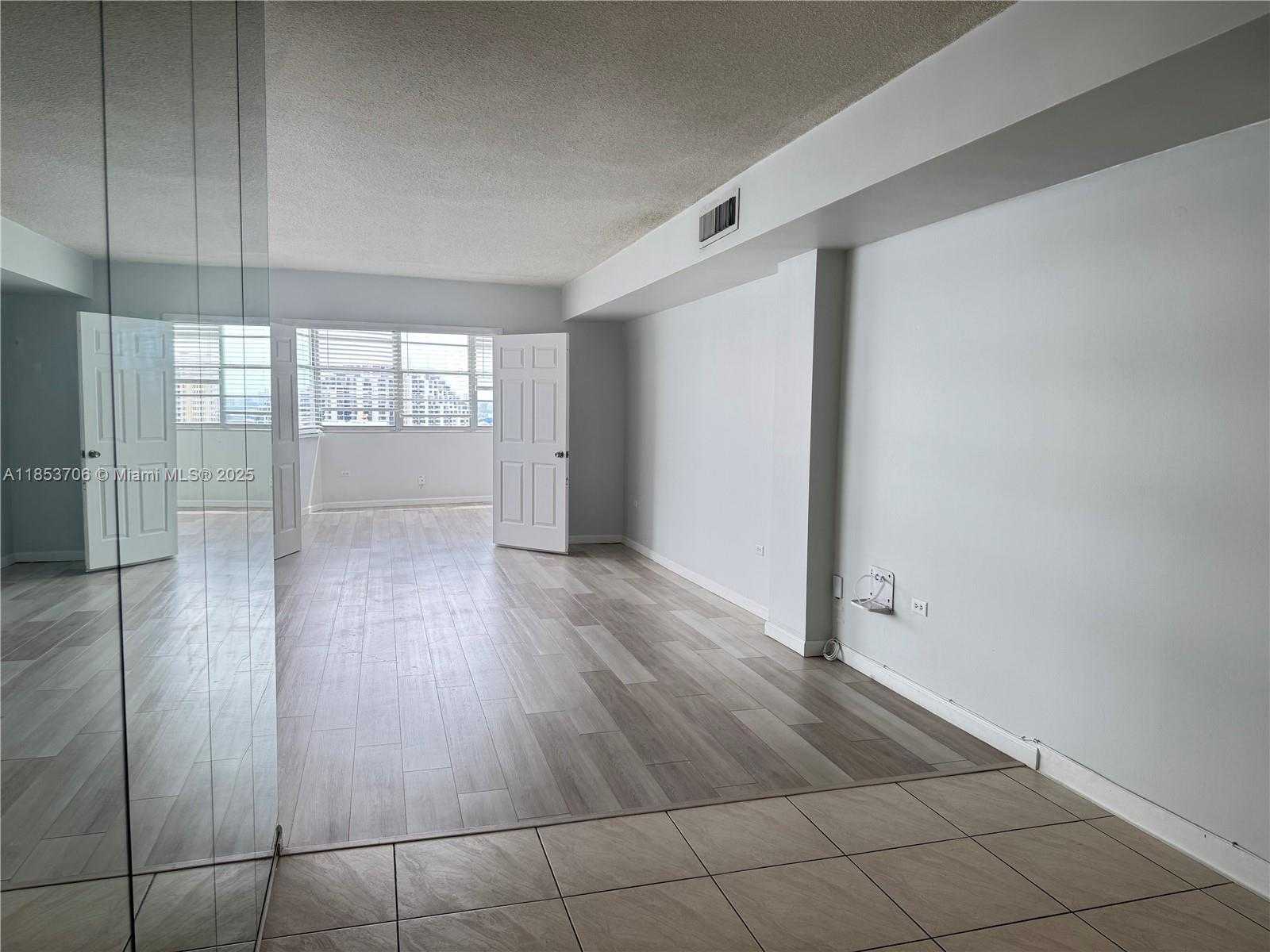 Small Image of 905 BRICKELL BAY DR #1631, Miami Number 5