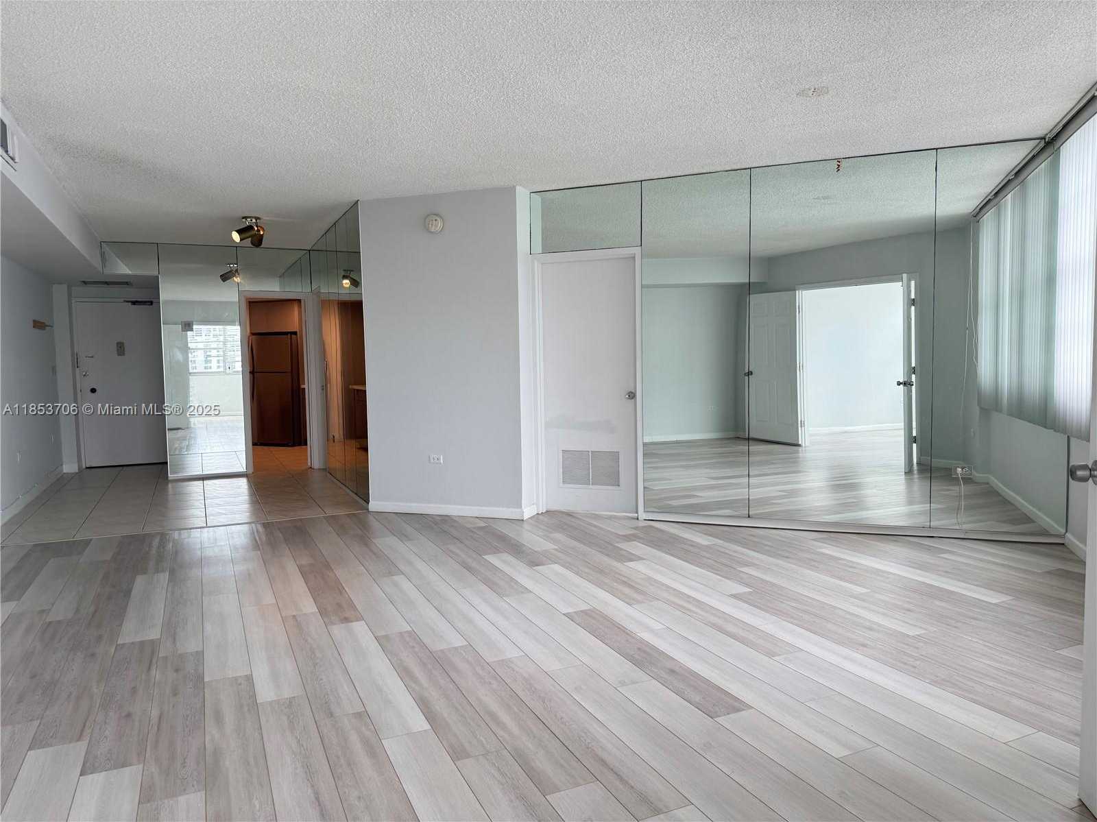 Small Image of 905 BRICKELL BAY DR #1631, Miami Number 7