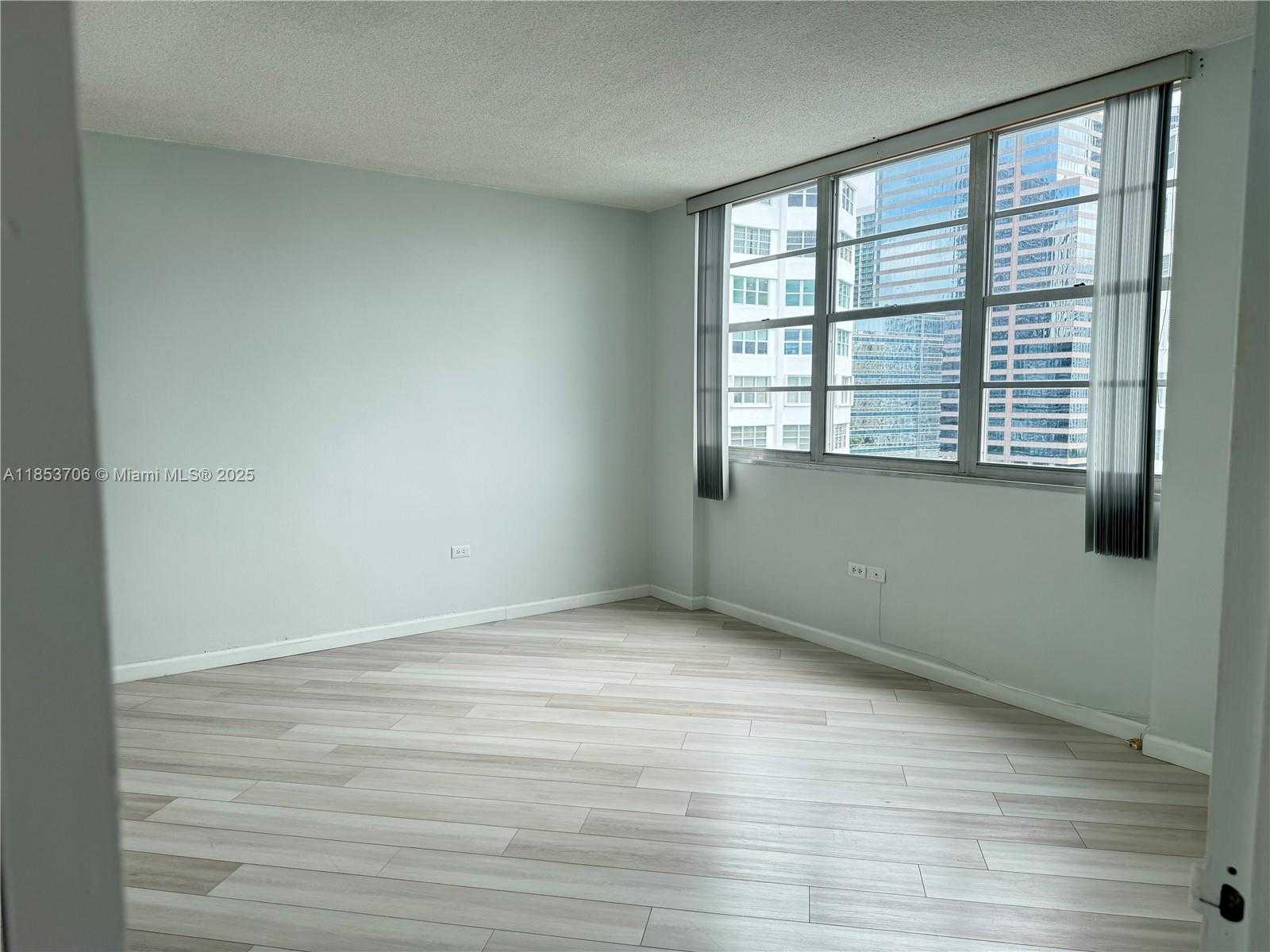 Small Image of 905 BRICKELL BAY DR #1631, Miami Number 8