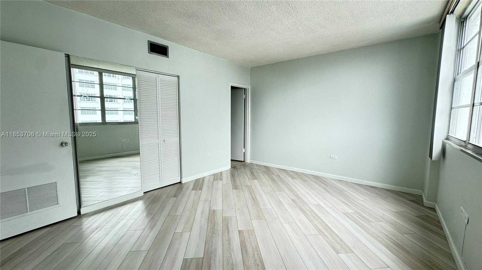 Small Image of 905 BRICKELL BAY DR #1631, Miami Number 9