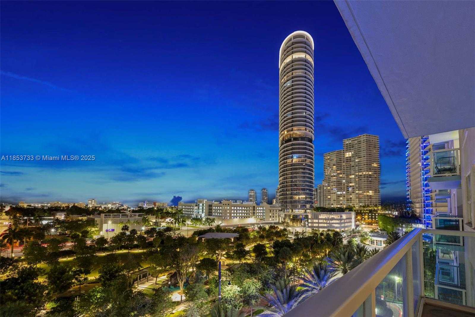 Small Image of 650 WEST AVE #808, Miami Beach Number 2
