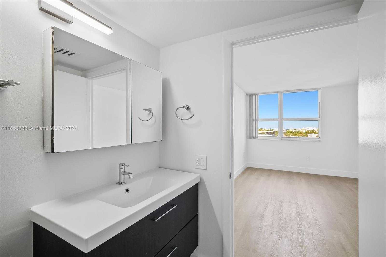 Small Image of 650 WEST AVE #808, Miami Beach Number 27