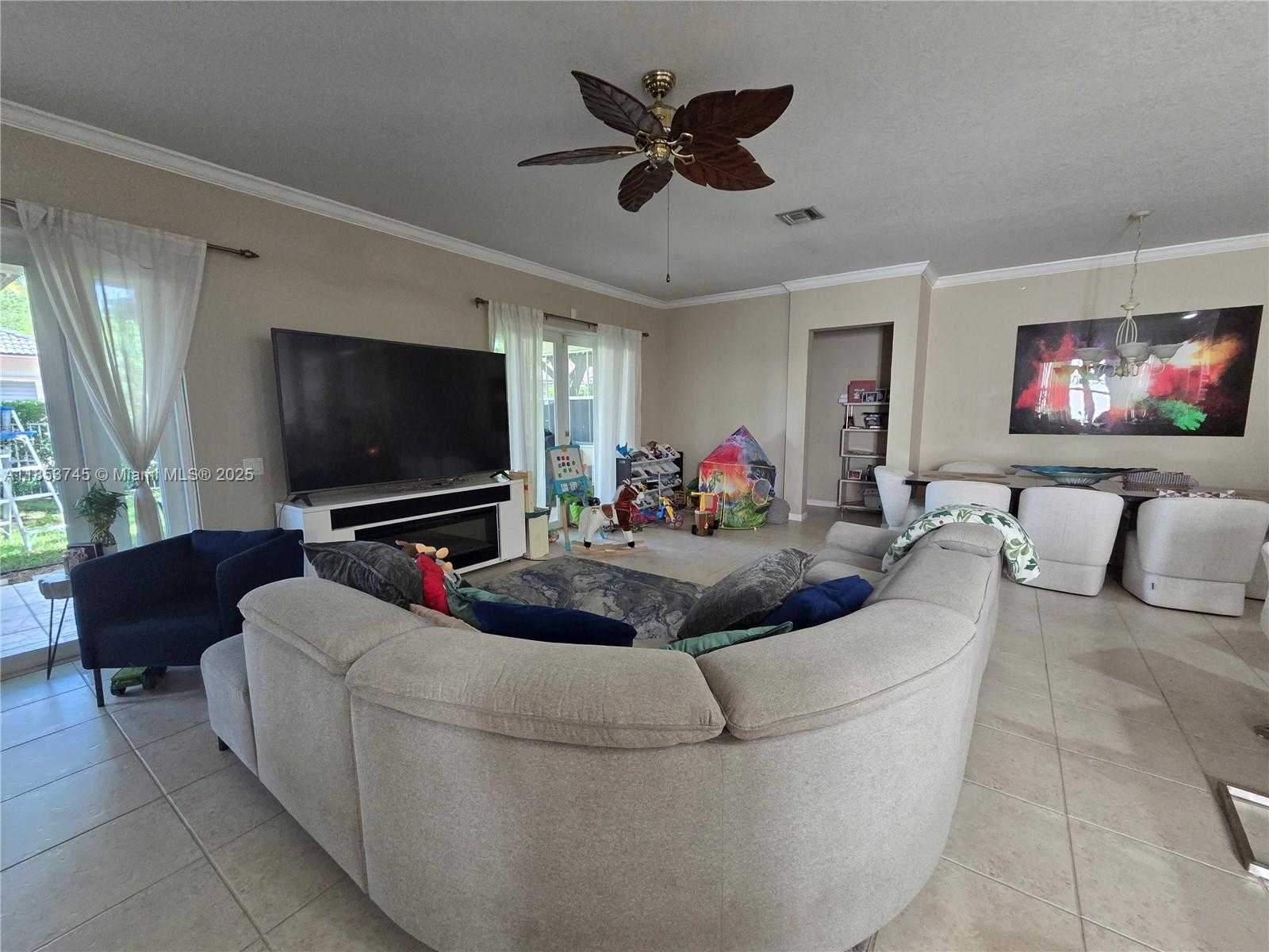 Small Image of 1010 DAISY LN, Weston Number 3