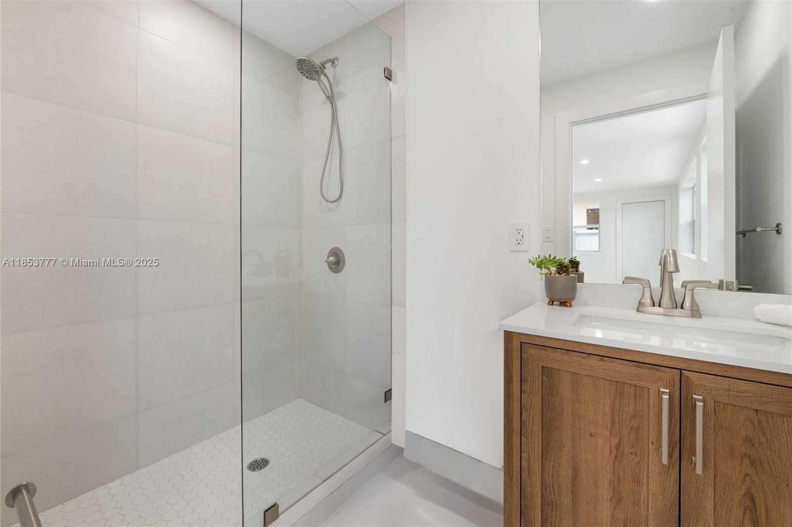 Small Image of 2811 SOUTH WEST 65TH AVE, Miami Number 9