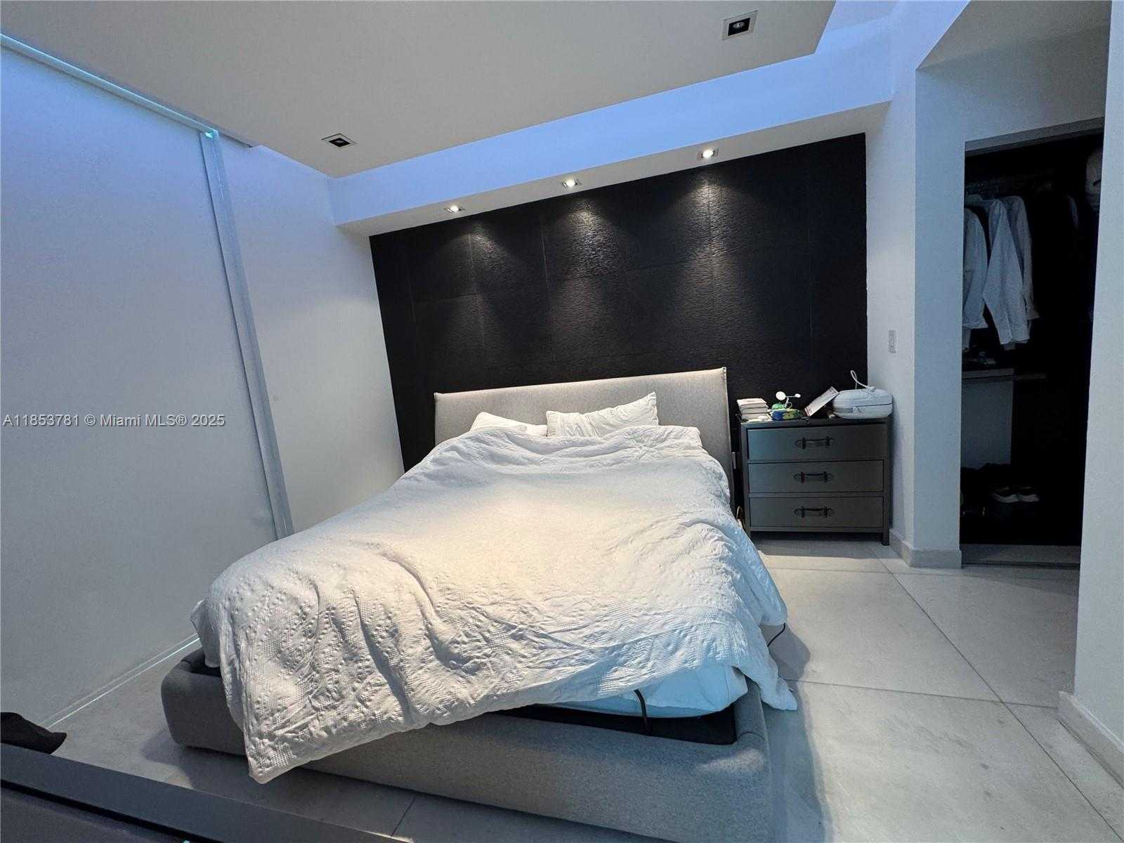 Small Image of 900 BISCAYNE BLVD #4103, Miami Number 9