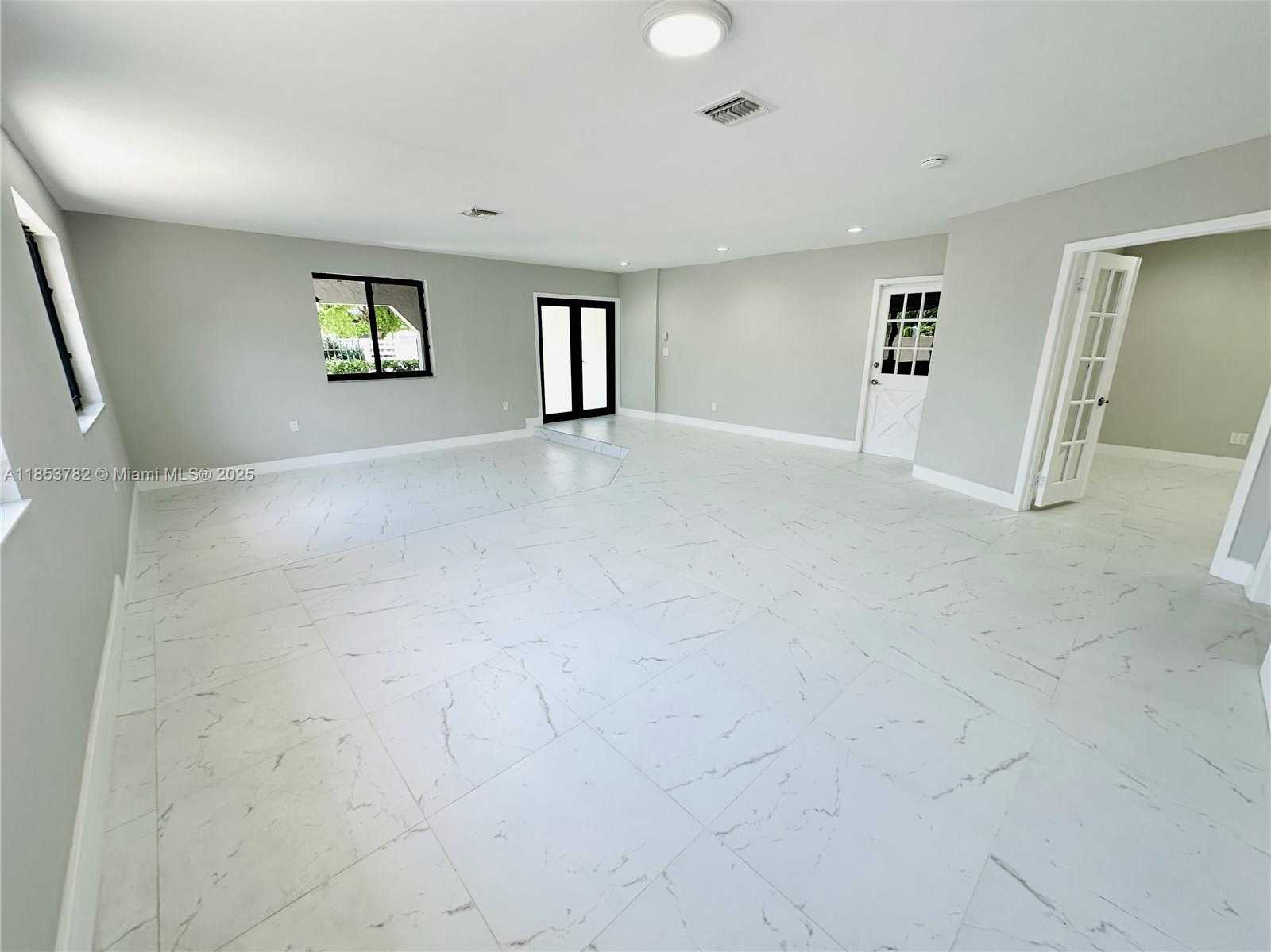 Small Image of 201 SOUTH WEST 40TH AVE, Miami Number 11