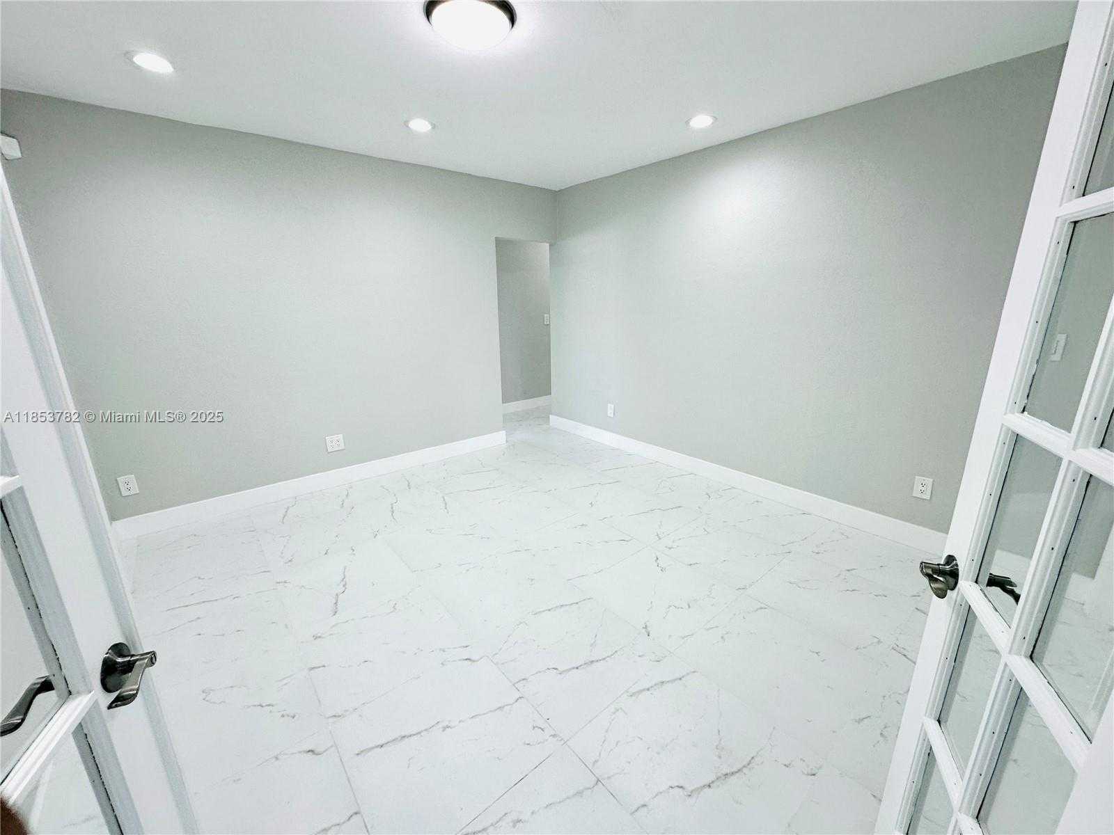 Small Image of 201 SOUTH WEST 40TH AVE, Miami Number 15