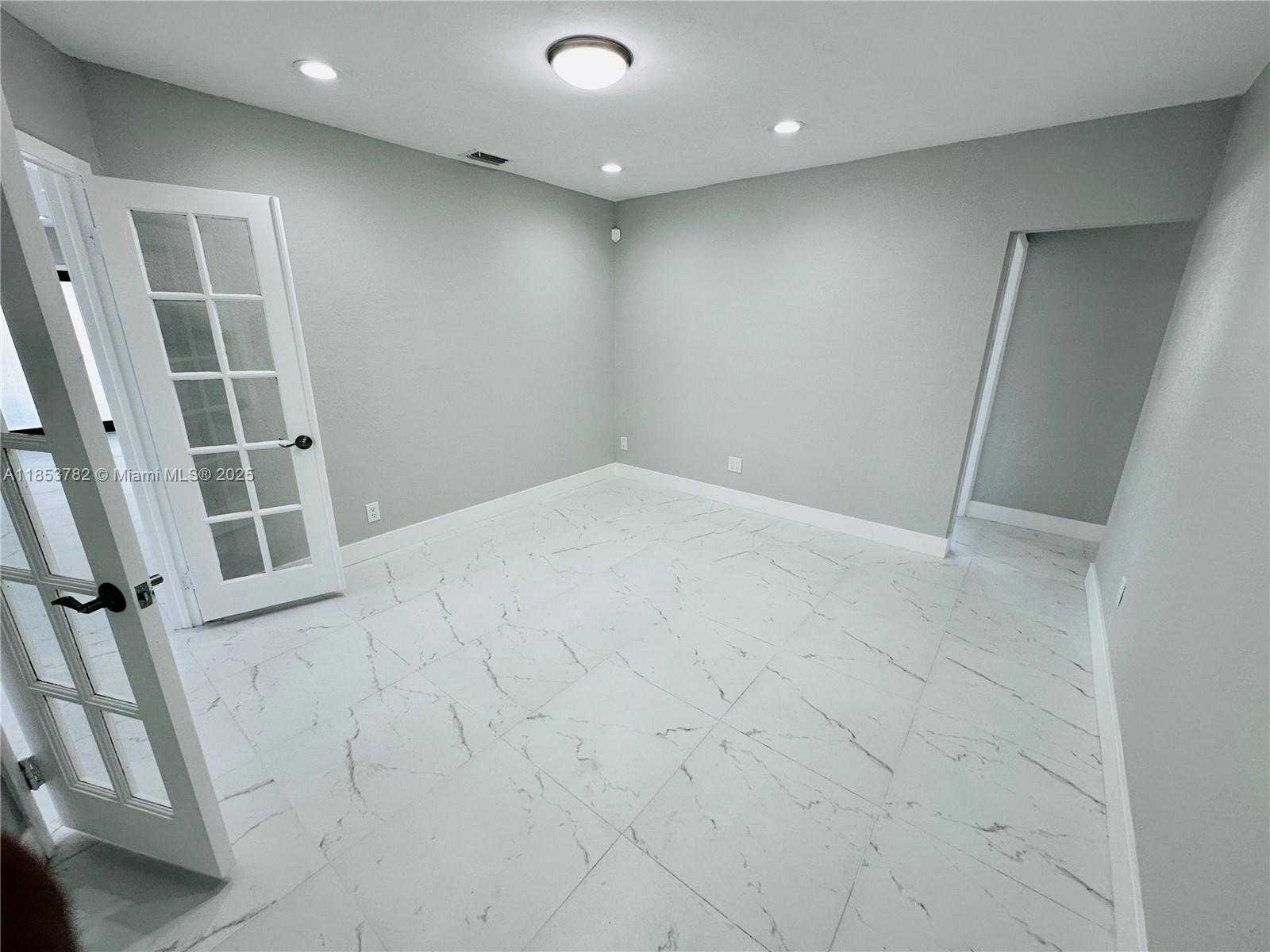 Small Image of 201 SOUTH WEST 40TH AVE, Miami Number 16