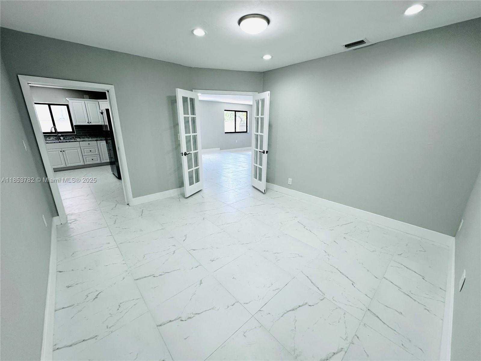 Small Image of 201 SOUTH WEST 40TH AVE, Miami Number 17