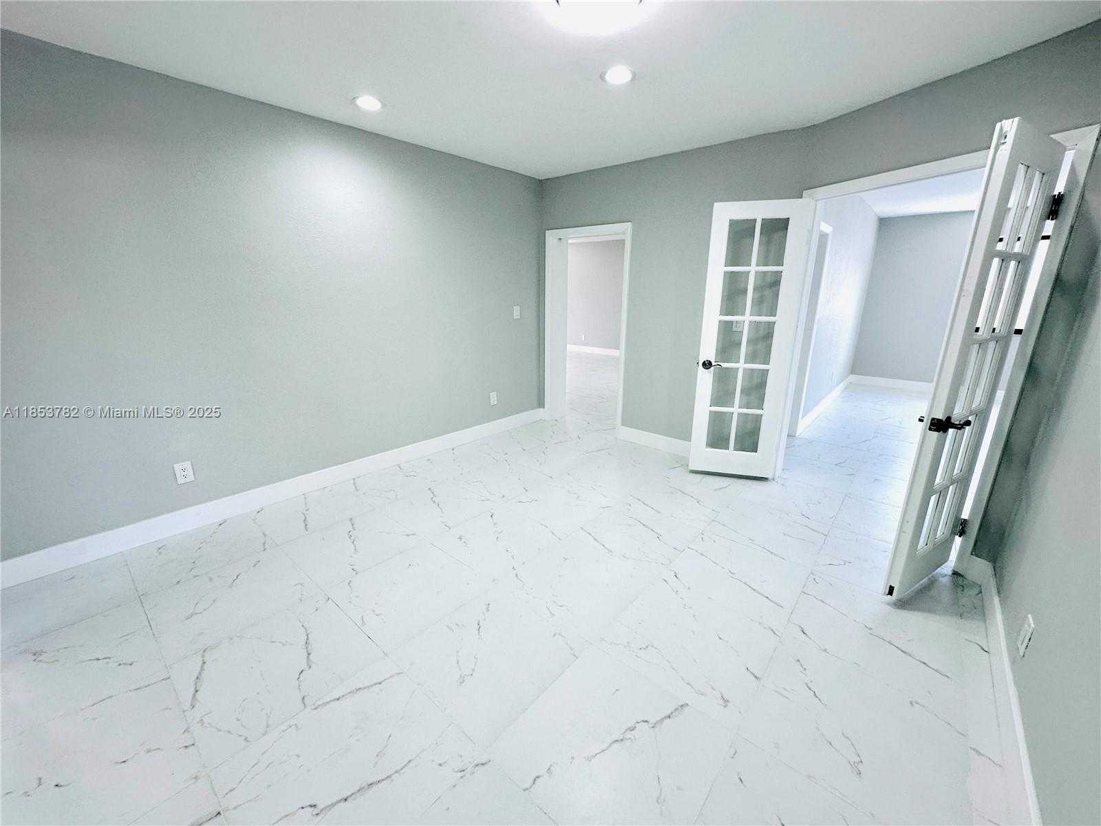 Small Image of 201 SOUTH WEST 40TH AVE, Miami Number 18