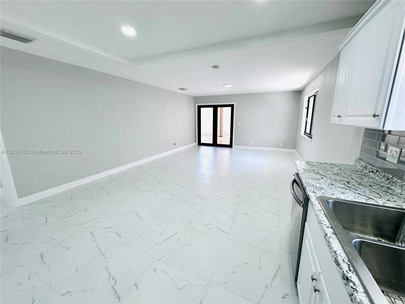 Small Image of 201 SOUTH WEST 40TH AVE, Miami Number 24