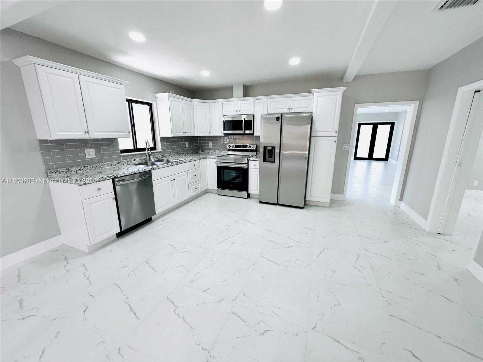 Small Image of 201 SOUTH WEST 40TH AVE, Miami Number 25