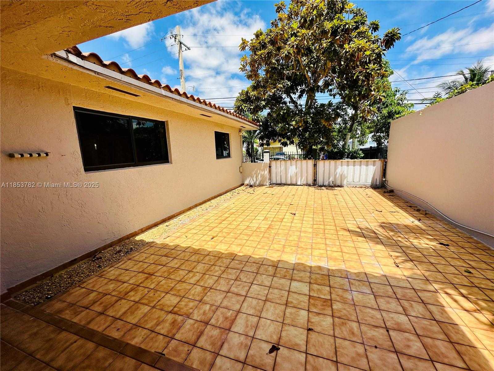 Small Image of 201 SOUTH WEST 40TH AVE, Miami Number 27