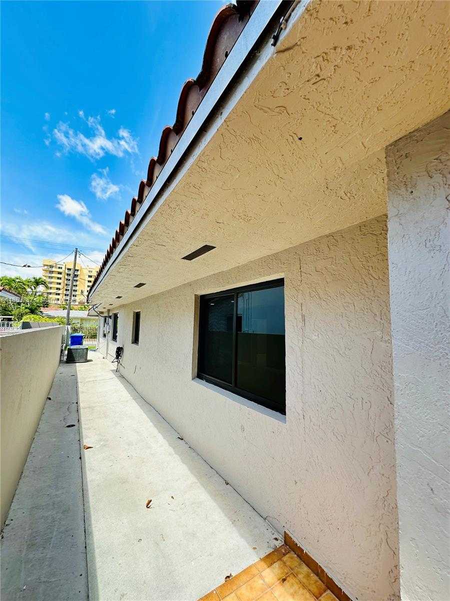 Small Image of 201 SOUTH WEST 40TH AVE, Miami Number 28