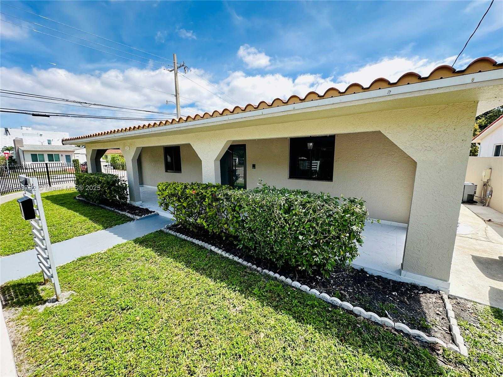 Small Image of 201 SOUTH WEST 40TH AVE, Miami Number 3
