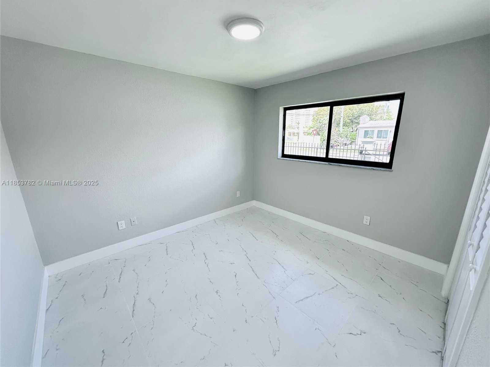 Small Image of 201 SOUTH WEST 40TH AVE, Miami Number 31