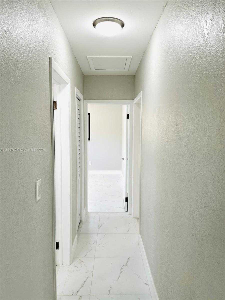 Small Image of 201 SOUTH WEST 40TH AVE, Miami Number 34