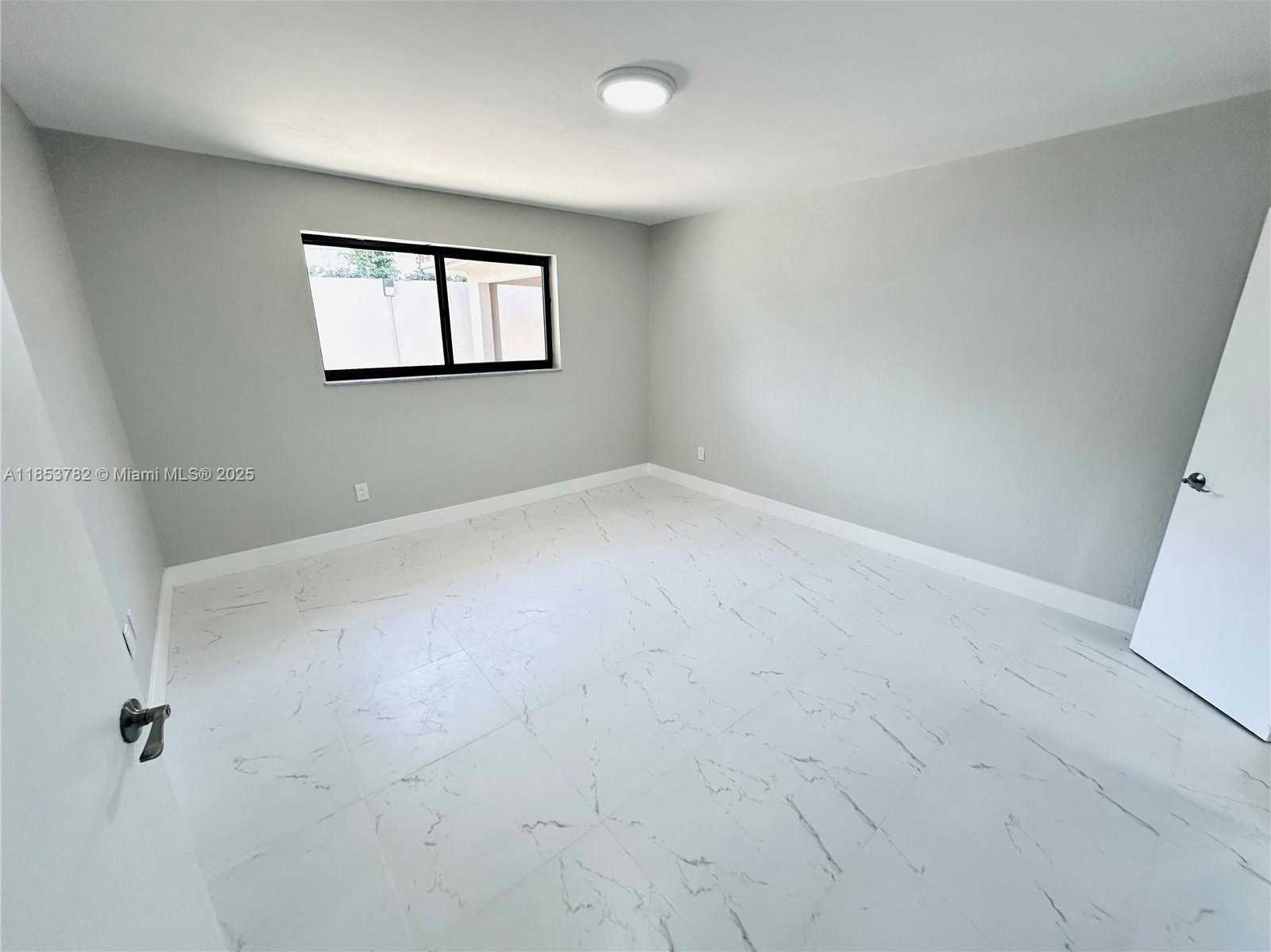Small Image of 201 SOUTH WEST 40TH AVE, Miami Number 41