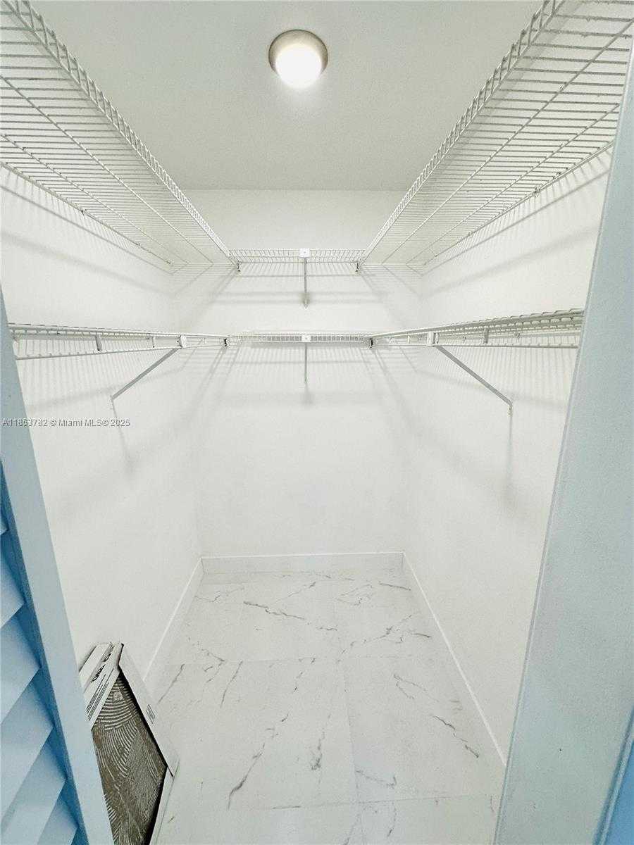 Small Image of 201 SOUTH WEST 40TH AVE, Miami Number 44