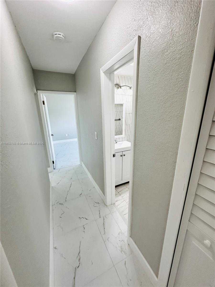 Small Image of 201 SOUTH WEST 40TH AVE, Miami Number 47