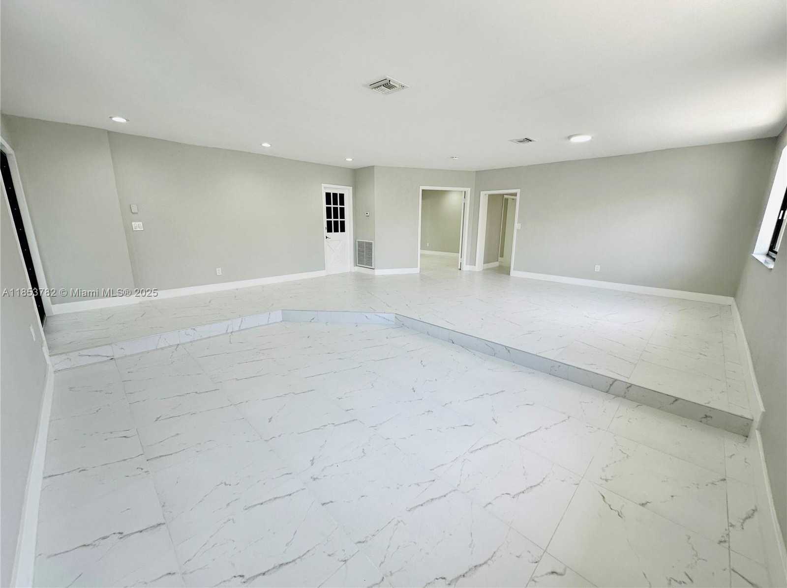 Small Image of 201 SOUTH WEST 40TH AVE, Miami Number 9