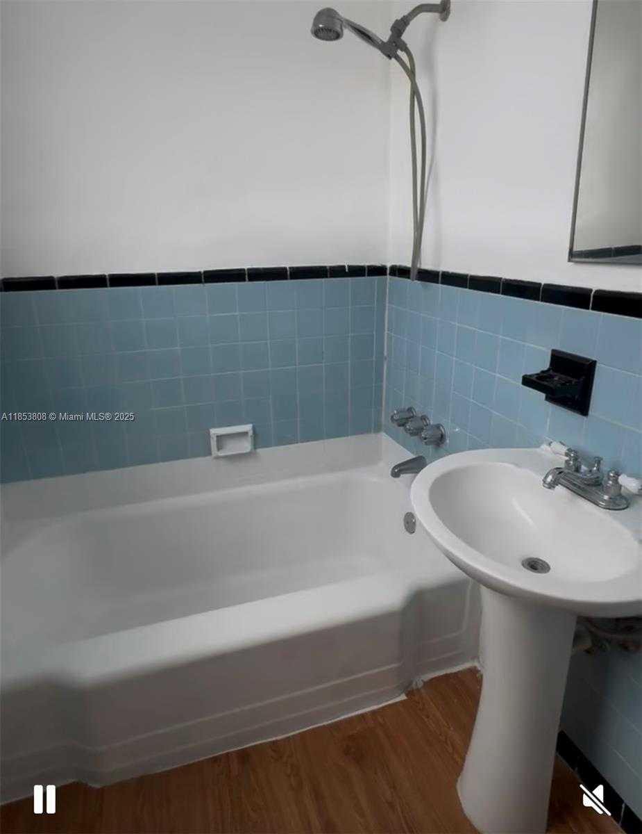 Small Image of 1611 PENNSYLVANIA AVE #6, Miami Beach Number 2