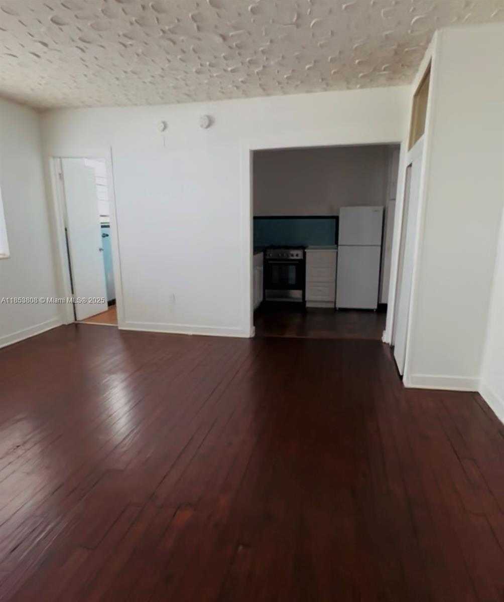 Small Image of 1611 PENNSYLVANIA AVE #6, Miami Beach Number 3