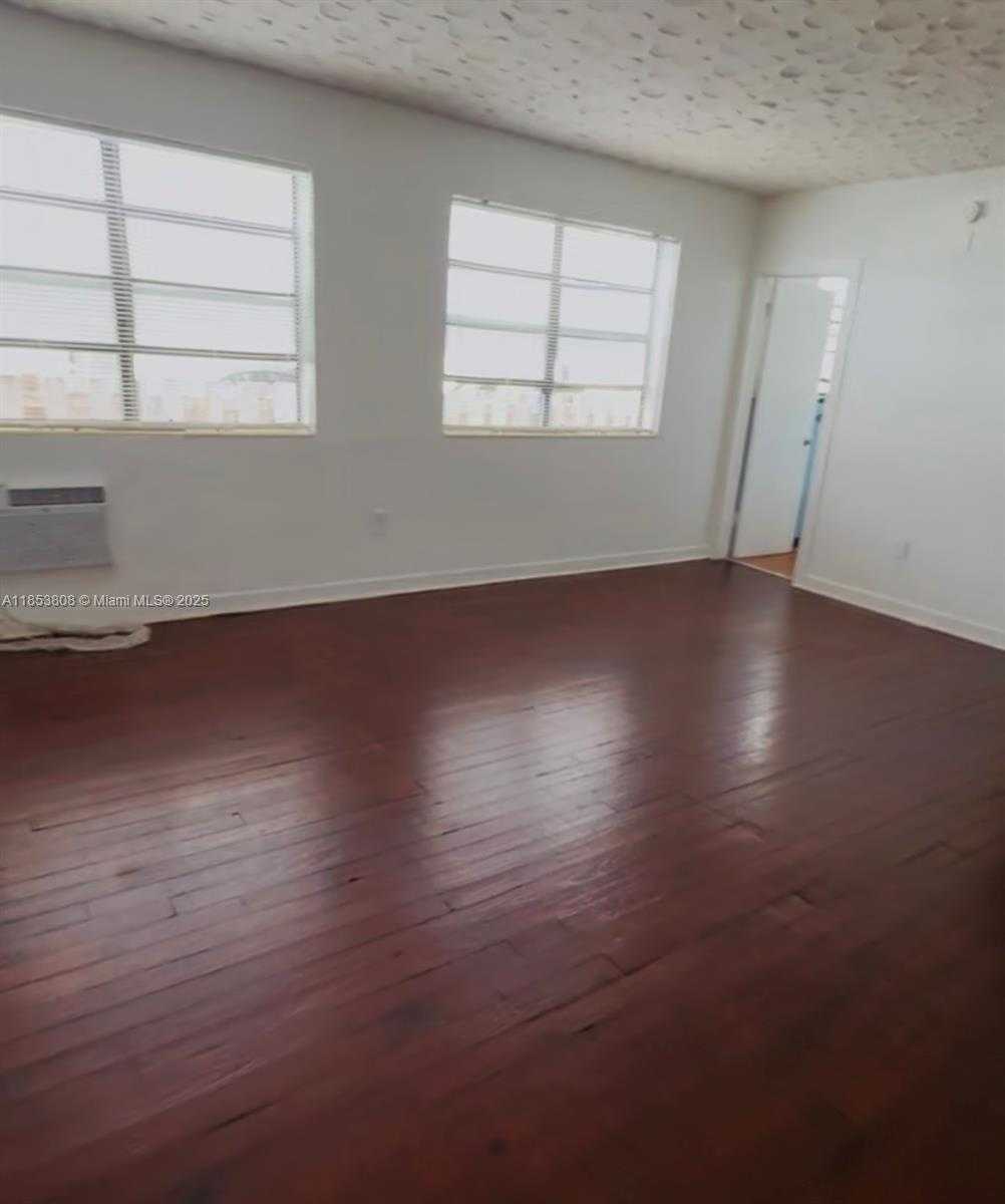 Small Image of 1611 PENNSYLVANIA AVE #6, Miami Beach Number 4