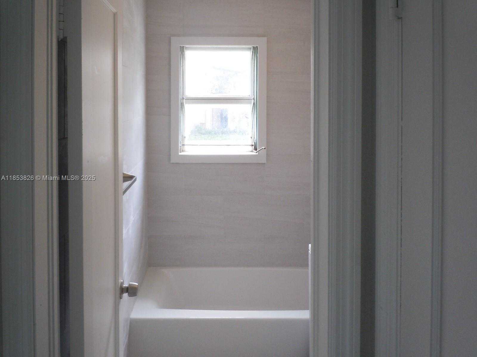 Small Image of 2124 TAYLOR ST #., Hollywood Number 32