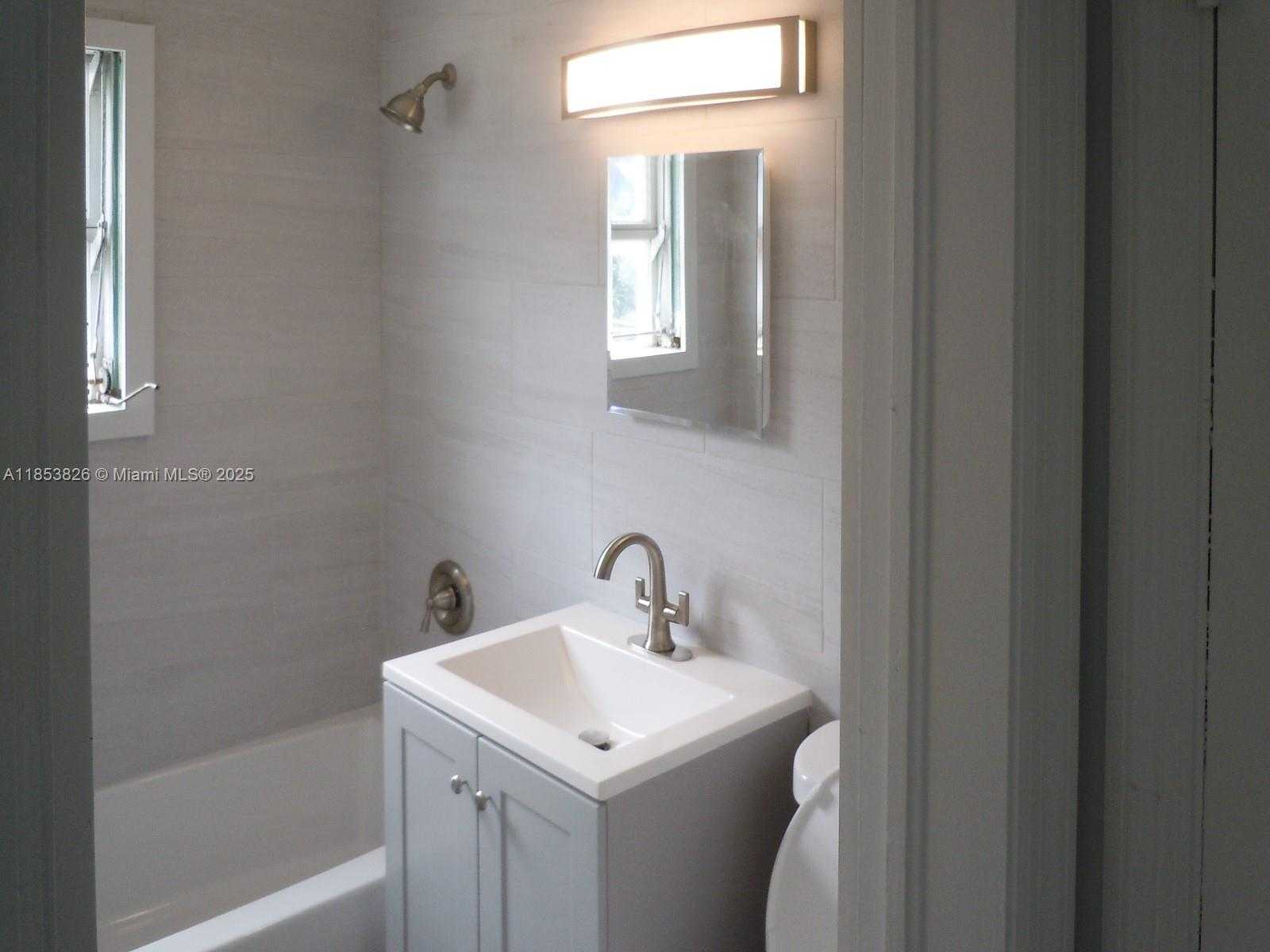 Small Image of 2124 TAYLOR ST #., Hollywood Number 33