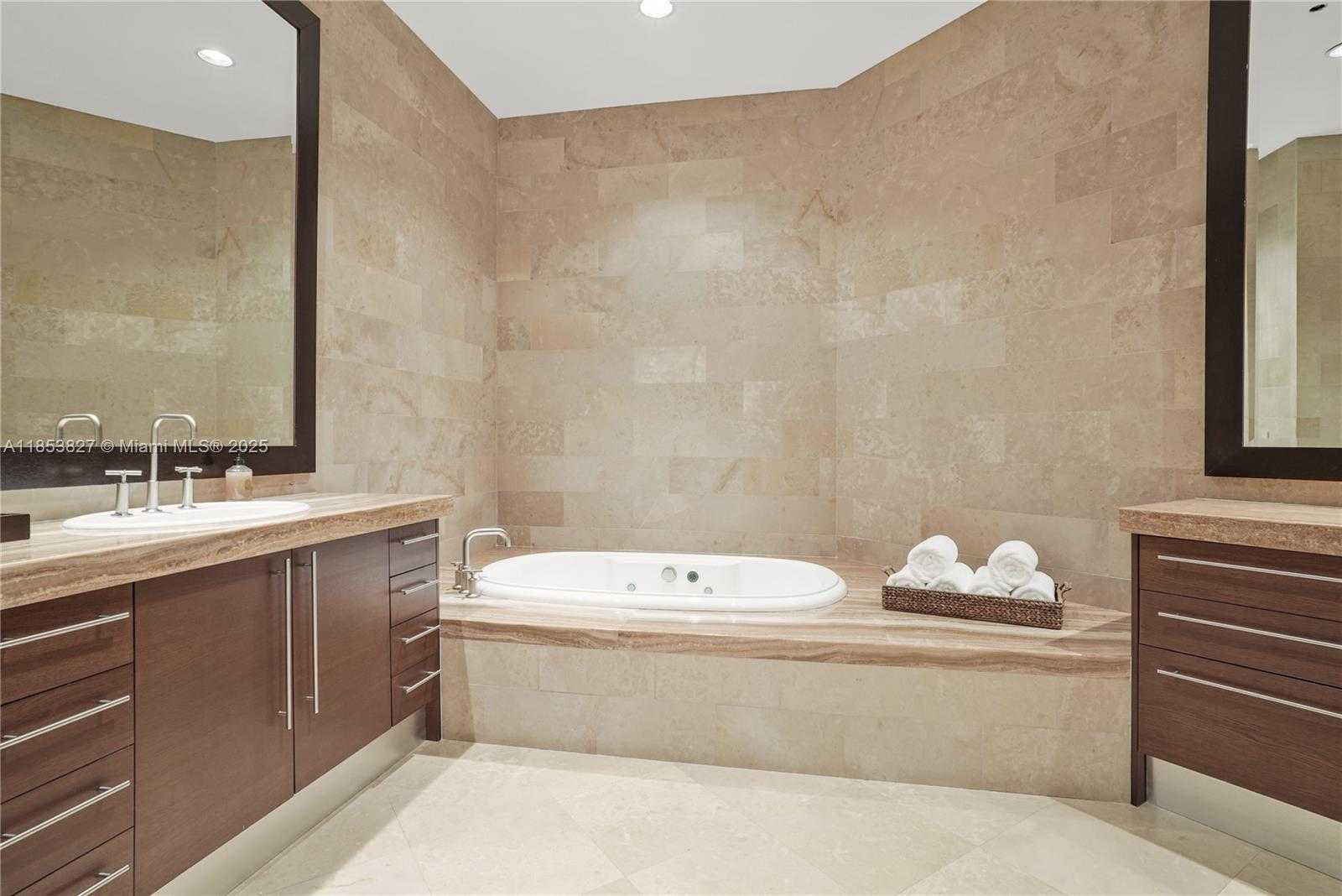 Small Image of 5959 COLLINS AVE #2007, Miami Beach Number 25