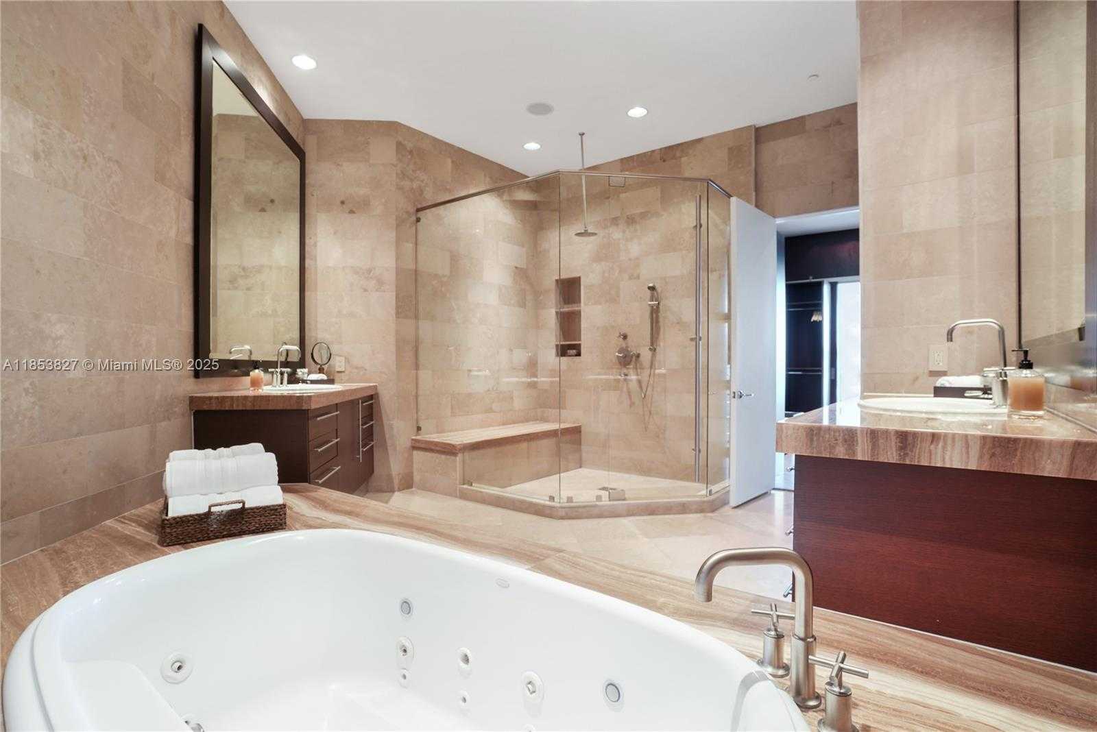 Small Image of 5959 COLLINS AVE #2007, Miami Beach Number 26