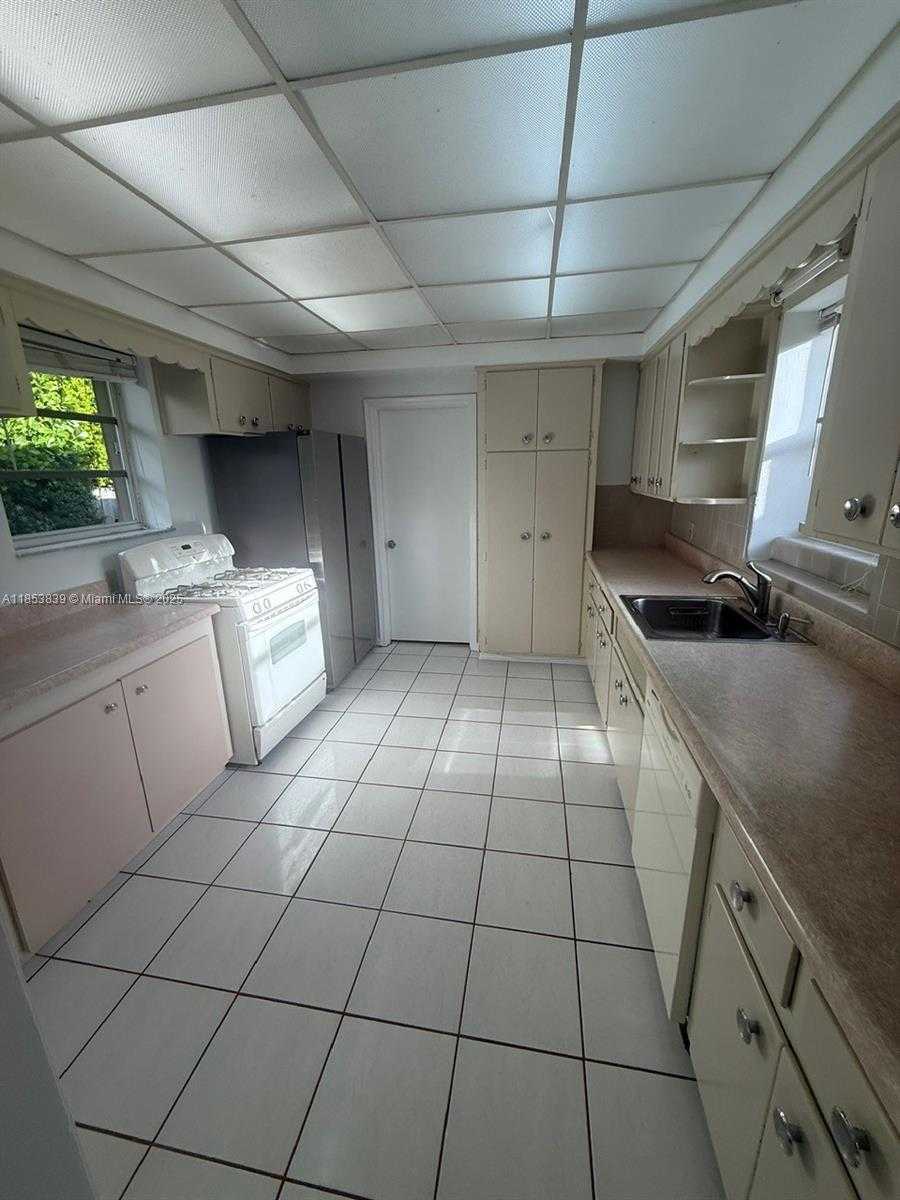 Small Image of 700 SOUTH SHORE DR #700, Miami Beach Number 11