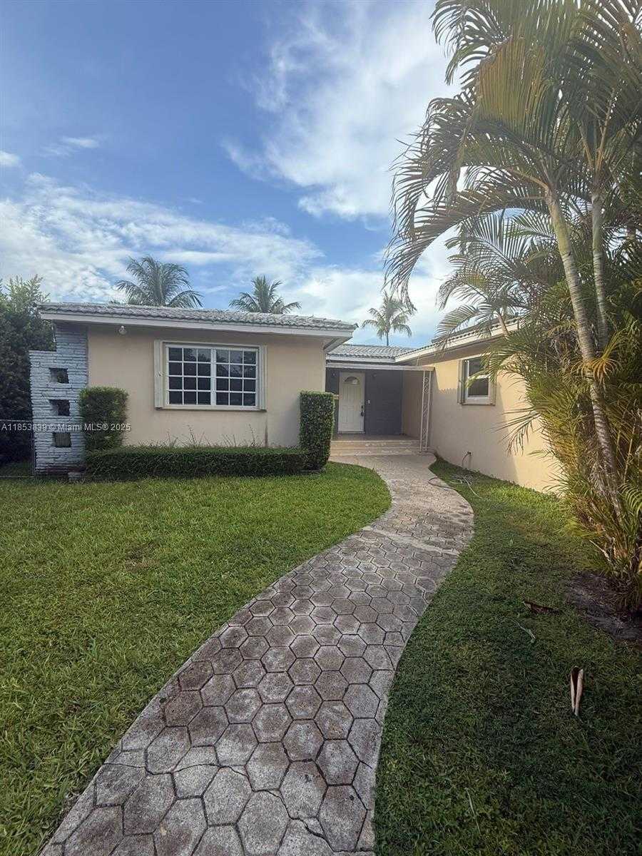 Small Image of 700 SOUTH SHORE DR #700, Miami Beach Number 2