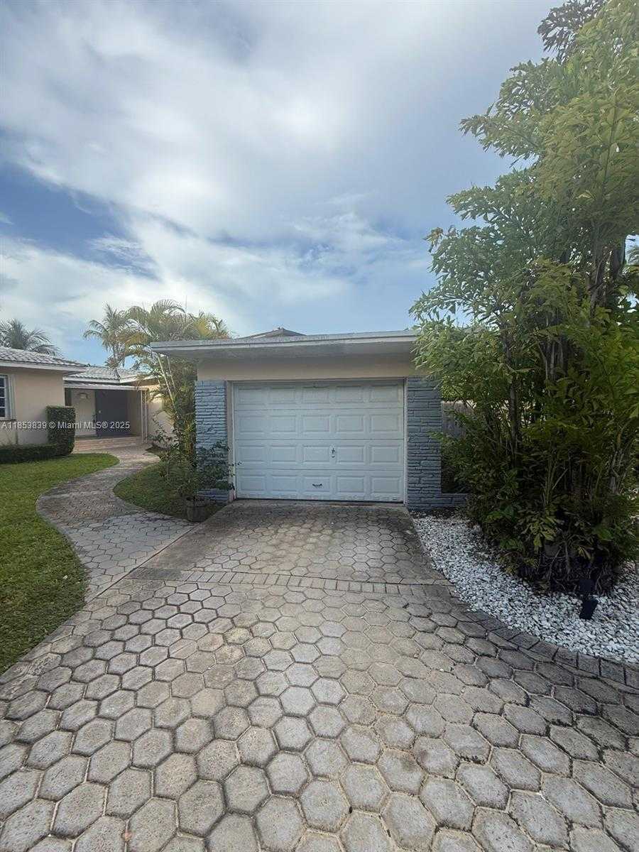 Small Image of 700 SOUTH SHORE DR #700, Miami Beach Number 3