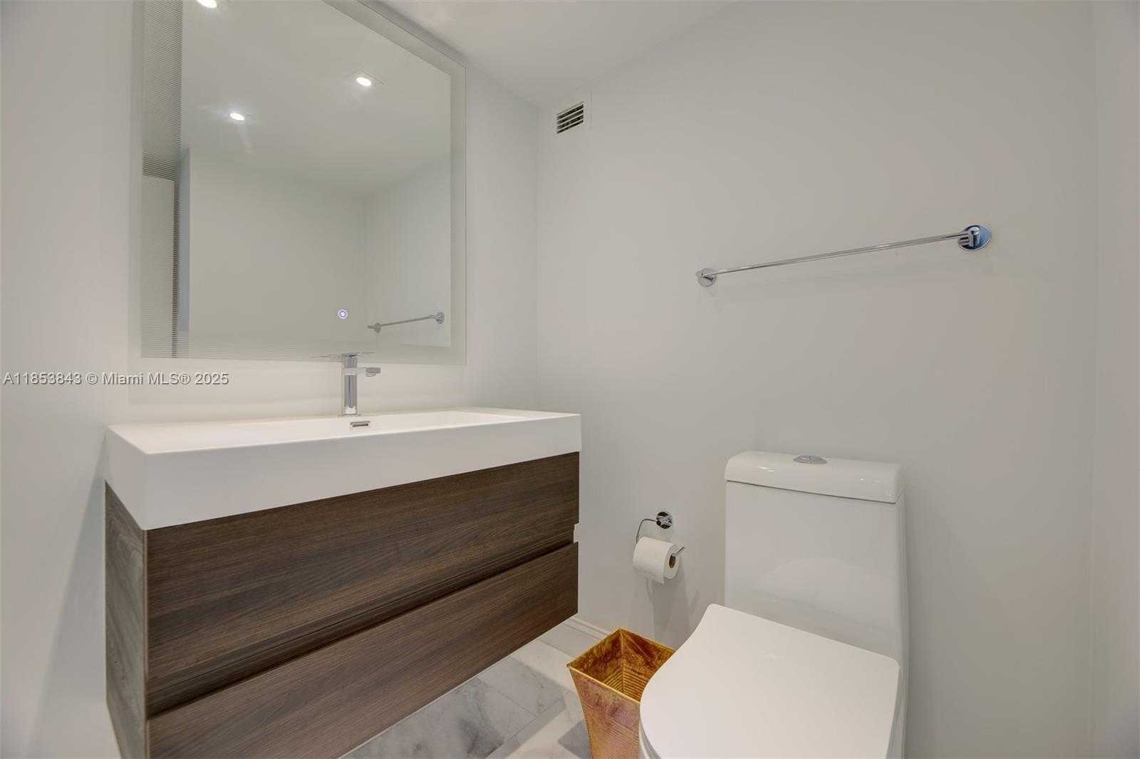 Small Image of 6770 INDIAN CREEK DR #12A, Miami Beach Number 18