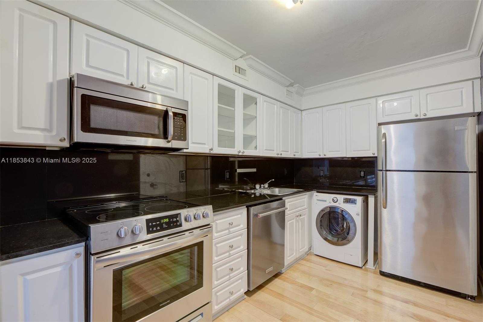 Small Image of 6770 INDIAN CREEK DR #12A, Miami Beach Number 19