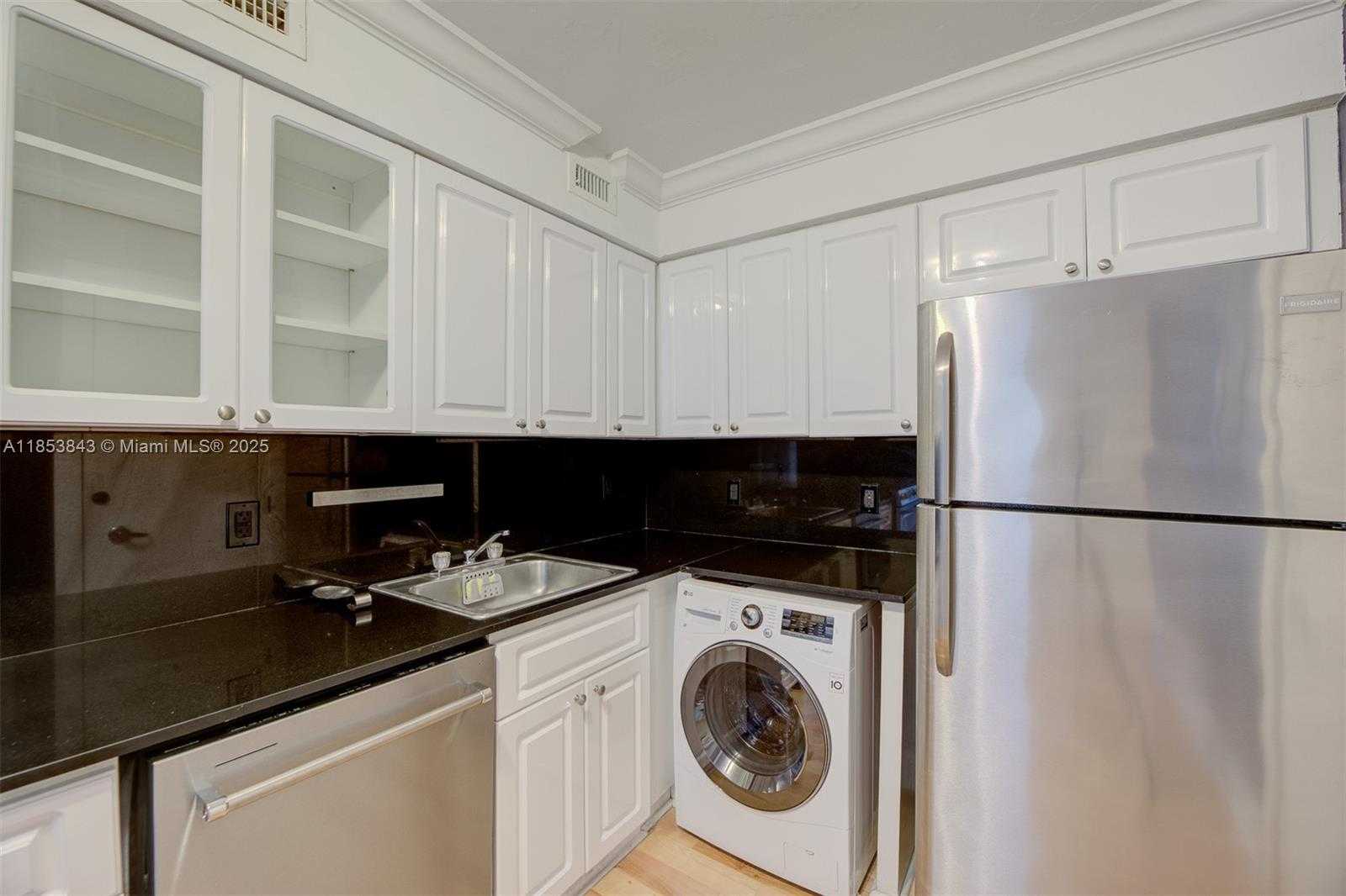 Small Image of 6770 INDIAN CREEK DR #12A, Miami Beach Number 20