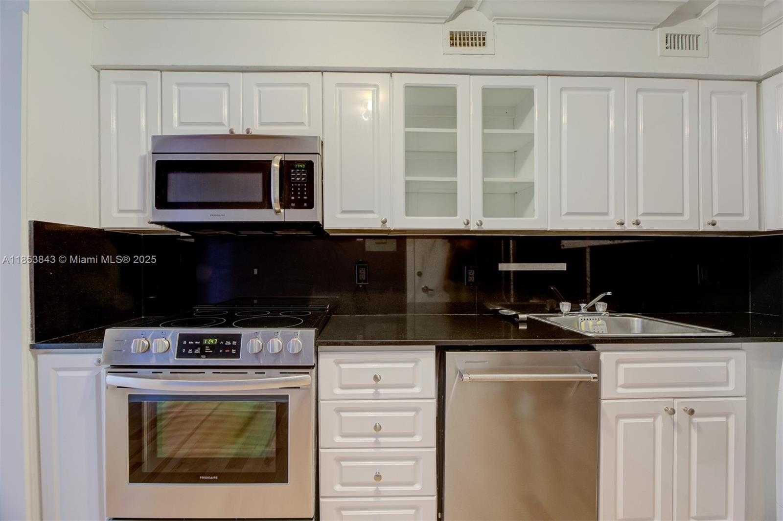 Small Image of 6770 INDIAN CREEK DR #12A, Miami Beach Number 21