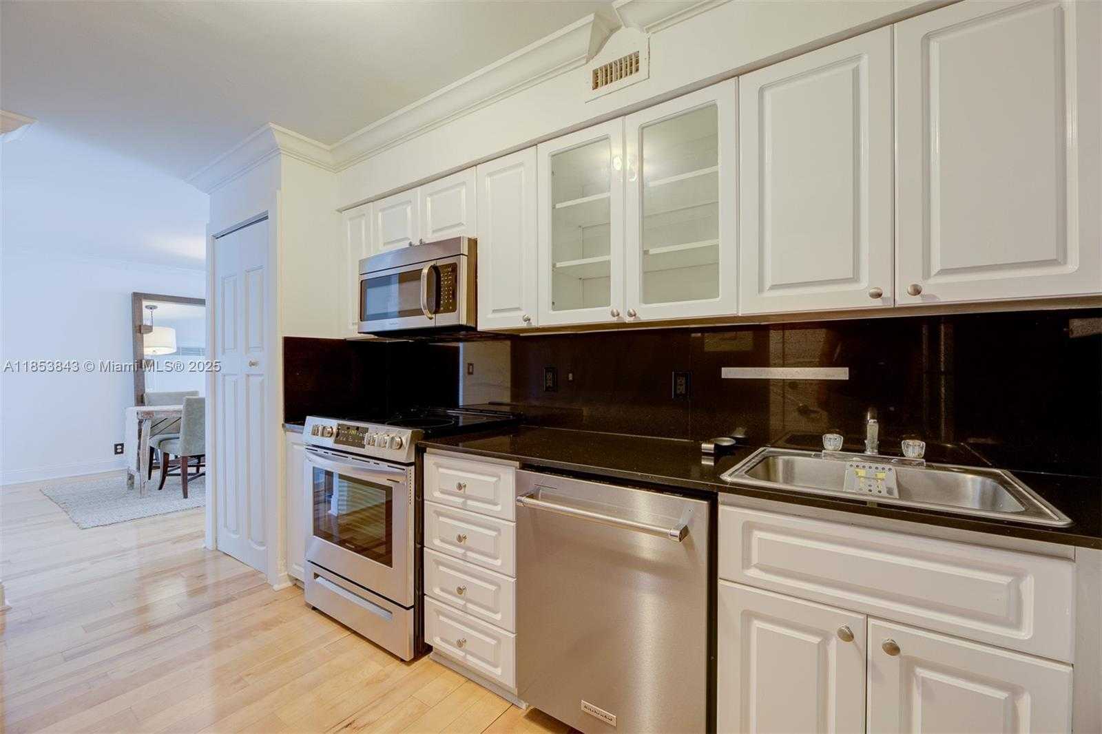 Small Image of 6770 INDIAN CREEK DR #12A, Miami Beach Number 22